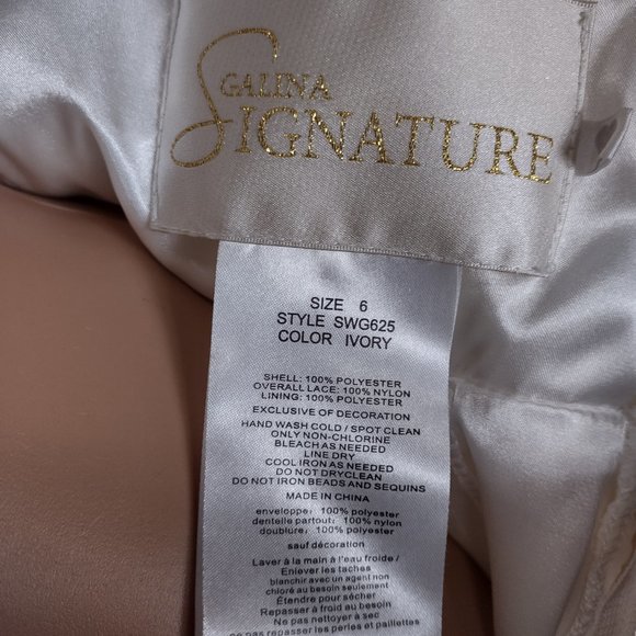 Davids Bridal Galina Signature Ivory chiffon sheath wedding gown size 6 - Picture 13 of 13